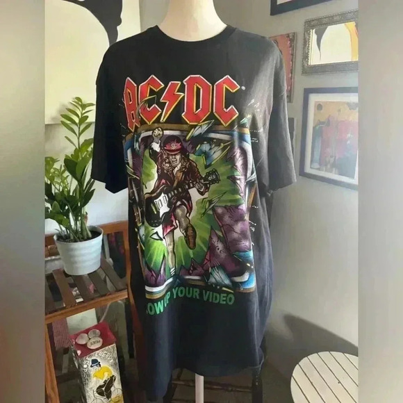 AC/DC Graphic Design T-Shirt - Picture 2 of 7